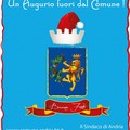 Uno studente maturando firma gli auguri del Sindaco