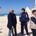 Dog's Hostel, protesta estrema: Vito Malcangi sul cornicione della Cattedrale di Trani