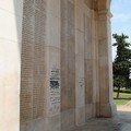 Scritte, insulti, svastiche, sporcizia: violato il Monumento ai Caduti