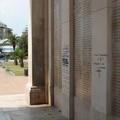 Scritte, insulti, svastiche, sporcizia: violato il Monumento ai Caduti