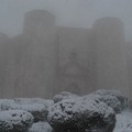 Neve e turisti: lo spettacolo magico di Castel del Monte