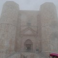Neve e turisti: lo spettacolo magico di Castel del Monte