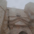 Neve e turisti: lo spettacolo magico di Castel del Monte