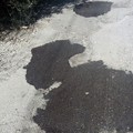 Via Vecchia Barletta: buche e rattoppi, le proteste