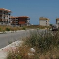 Quartiere S. Valentino, lavori bloccati, area mercatale abbandonata, animali di ogni genere e strade inesistenti