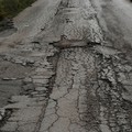 Via Vecchia Barletta: buche e rattoppi, le proteste