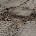 Via Vecchia Barletta: buche e rattoppi, le proteste