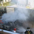 Auto in fiamme in via Zandonai, panico tra i residenti