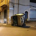 Auto ribaltata via Dante Di Nanni