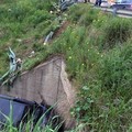 Auto in una scarpata: due fratelli feriti in codice rosso