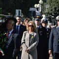 Unità Forze Armate, corona di alloro al Monumento dei Caduti