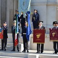 Unità Forze Armate, corona di alloro al Monumento dei Caduti