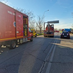Sul posto, per mettere in sicurezza la strada ed il pericoloso carico esplosivo