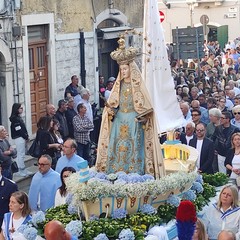 Folla di fedeli alla processione della Madonna dell'Altomare