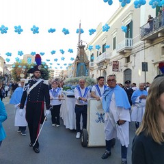 Folla di fedeli alla processione della Madonna dell'Altomare