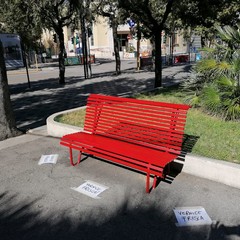 Ad Andria panchine rosse in ricordo delle donne vittime di femminicidio