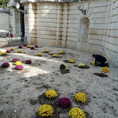 Commemorazione dei Defunti: al Cimitero rubati anche gli addobbi floreali