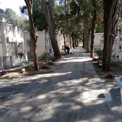 Commemorazione dei Defunti: al Cimitero rubati anche gli addobbi floreali