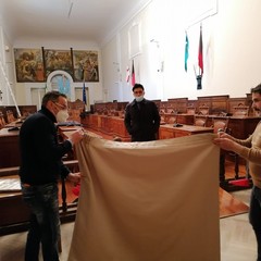 Donazione nuovi arredi per la sala consiliare di Palazzo di Città