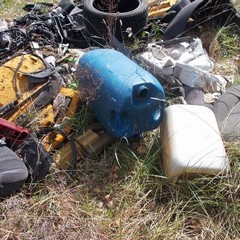 Volontari Federiciani, rinvenute scocche d'auto e materiali pericolosi