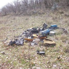 Volontari Federiciani, rinvenute scocche d'auto e materiali pericolosi