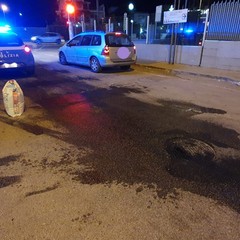 Camion perde gasolio dal serbatoio: traffico bloccato in via Padre Leone Dehon