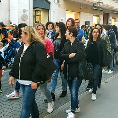 Ieri sera in Via Regina Margherita dalla Chiesa Immacolata si è mossa per le vie della città, la marcia organizzata dalla Regione Puglia, dall'Ufficio Regionale Scolastico , dalla Direzione Didattica Statale I Circolo Oberdan di Andria, da tutte le scuole pugliesi intitolate a Don Tonino Bello e dalla Diocesi di Andria. Hanno preso parte alla marcia il dirigente scolastico dell'Oberdan professoressa Nicoletta Ruggiero, il Sindaco fi Andria Nicola Giorgino, l'assessore Gianluca Bruno, il vicario generale del Vescovo di Andria fon Gianni Massaro, l’ Associazione “Misericordia, le scu