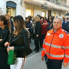 Ieri sera in Via Regina Margherita dalla Chiesa Immacolata si è mossa per le vie della città, la marcia organizzata dalla Regione Puglia, dall'Ufficio Regionale Scolastico , dalla Direzione Didattica Statale I Circolo Oberdan di Andria, da tutte le scuole pugliesi intitolate a Don Tonino Bello e dalla Diocesi di Andria. Hanno preso parte alla marcia il dirigente scolastico dell'Oberdan professoressa Nicoletta Ruggiero, il Sindaco fi Andria Nicola Giorgino, l'assessore Gianluca Bruno, il vicario generale del Vescovo di Andria fon Gianni Massaro, l’ Associazione “Misericordia, le scu
