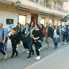 Ieri sera in Via Regina Margherita dalla Chiesa Immacolata si è mossa per le vie della città, la marcia organizzata dalla Regione Puglia, dall'Ufficio Regionale Scolastico , dalla Direzione Didattica Statale I Circolo Oberdan di Andria, da tutte le scuole pugliesi intitolate a Don Tonino Bello e dalla Diocesi di Andria. Hanno preso parte alla marcia il dirigente scolastico dell'Oberdan professoressa Nicoletta Ruggiero, il Sindaco fi Andria Nicola Giorgino, l'assessore Gianluca Bruno, il vicario generale del Vescovo di Andria fon Gianni Massaro, l’ Associazione “Misericordia, le scu