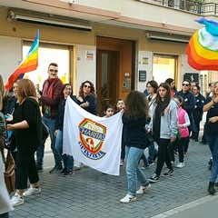 Ieri sera in Via Regina Margherita dalla Chiesa Immacolata si è mossa per le vie della città, la marcia organizzata dalla Regione Puglia, dall'Ufficio Regionale Scolastico , dalla Direzione Didattica Statale I Circolo Oberdan di Andria, da tutte le scuole pugliesi intitolate a Don Tonino Bello e dalla Diocesi di Andria. Hanno preso parte alla marcia il dirigente scolastico dell'Oberdan professoressa Nicoletta Ruggiero, il Sindaco fi Andria Nicola Giorgino, l'assessore Gianluca Bruno, il vicario generale del Vescovo di Andria fon Gianni Massaro, l’ Associazione “Misericordia, le scu
