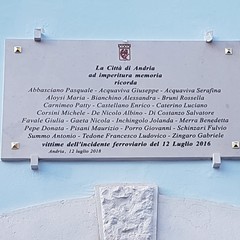 Scoperta ad Andria una lapide in memoria delle vittime della strage ferroviaria del 12 luglio 2016