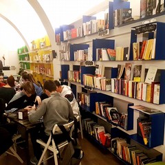 Ultimi sorsi di cultura al caffè letterario “ Persepolis”