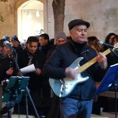 Musica natalizia e live band in viale Crispi