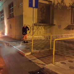 Intervento di ripulitura per parte di corso Cavour, via Martiti di Cefalonia e piazza Municipio