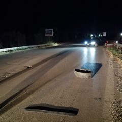 pezzo di copertone sulla ex sp 231 tratto Canosa di P.-Andria
