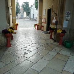 Commemorazione dei Defunti: al Cimitero rubati anche gli addobbi floreali