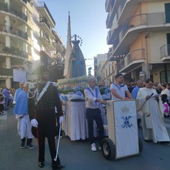 Folla di fedeli alla processione della Madonna dell'Altomare