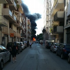 mezzo della Sangalli avvolto dalle fiamme