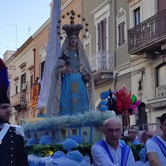 Folla di fedeli alla processione della Madonna dell'Altomare