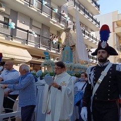 Folla di fedeli alla processione della Madonna dell'Altomare