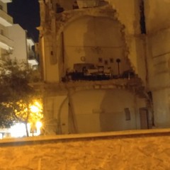 Caduta calcinacci in via Pisani, chiusa totalmente la strada al traffico