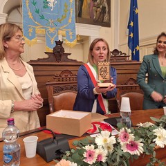 Al Prefetto Isabella Fusiello il riconoscimento “Cittadinanza onoraria”
