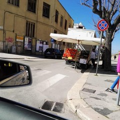 vendita di frutta nelle strade cittadine