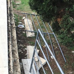 degrado nella villa comunale