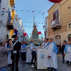 Folla di fedeli alla processione della Madonna dell'Altomare