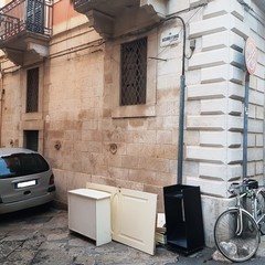 Nuovi cumuli di rifiuti in centro città