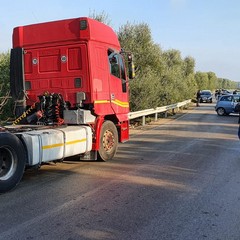 Assaltata cisterna d'olio a Terlizzi. Incidente sull'Andria Bisceglie