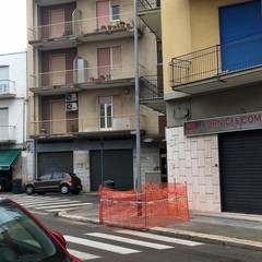 sistemato marciapiede e posizionato palo illuminazione in viale Istria