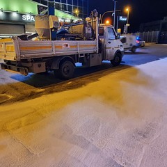 Camion perde gasolio dal serbatoio: traffico bloccato in via Padre Leone Dehon