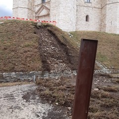 Smottamento di parte del declivio del piazzale del maniero federiciano